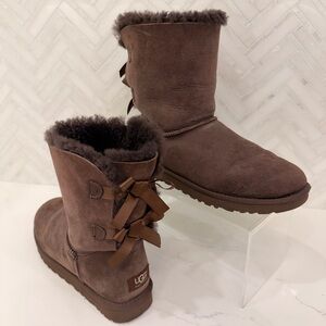 UGG Australia Bailey Bow II Boots Brown Sheepskin Fur Lined Women’s Size 9